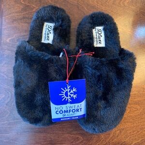 Dearfoams Women's Black Slippers Size 5-6 SMALL
